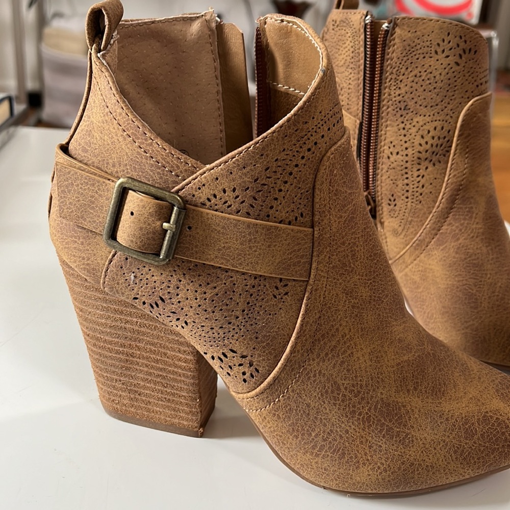 Brown booties - Picture 2 of 5